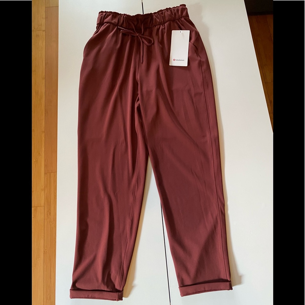 Lululemon Keep 7-8 Moving Pants.